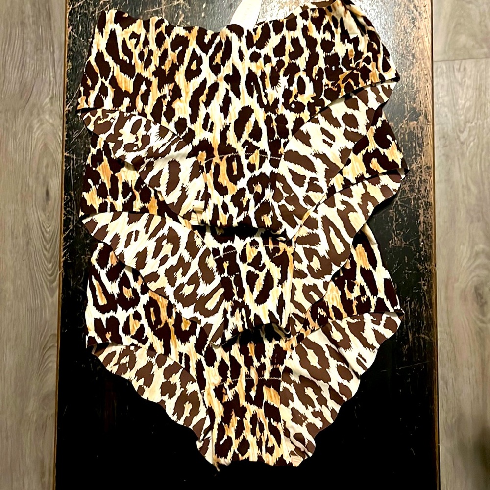 NWT 3 pair Victoria’s Secret Very Sexy hiphugger panties sz small leopard print